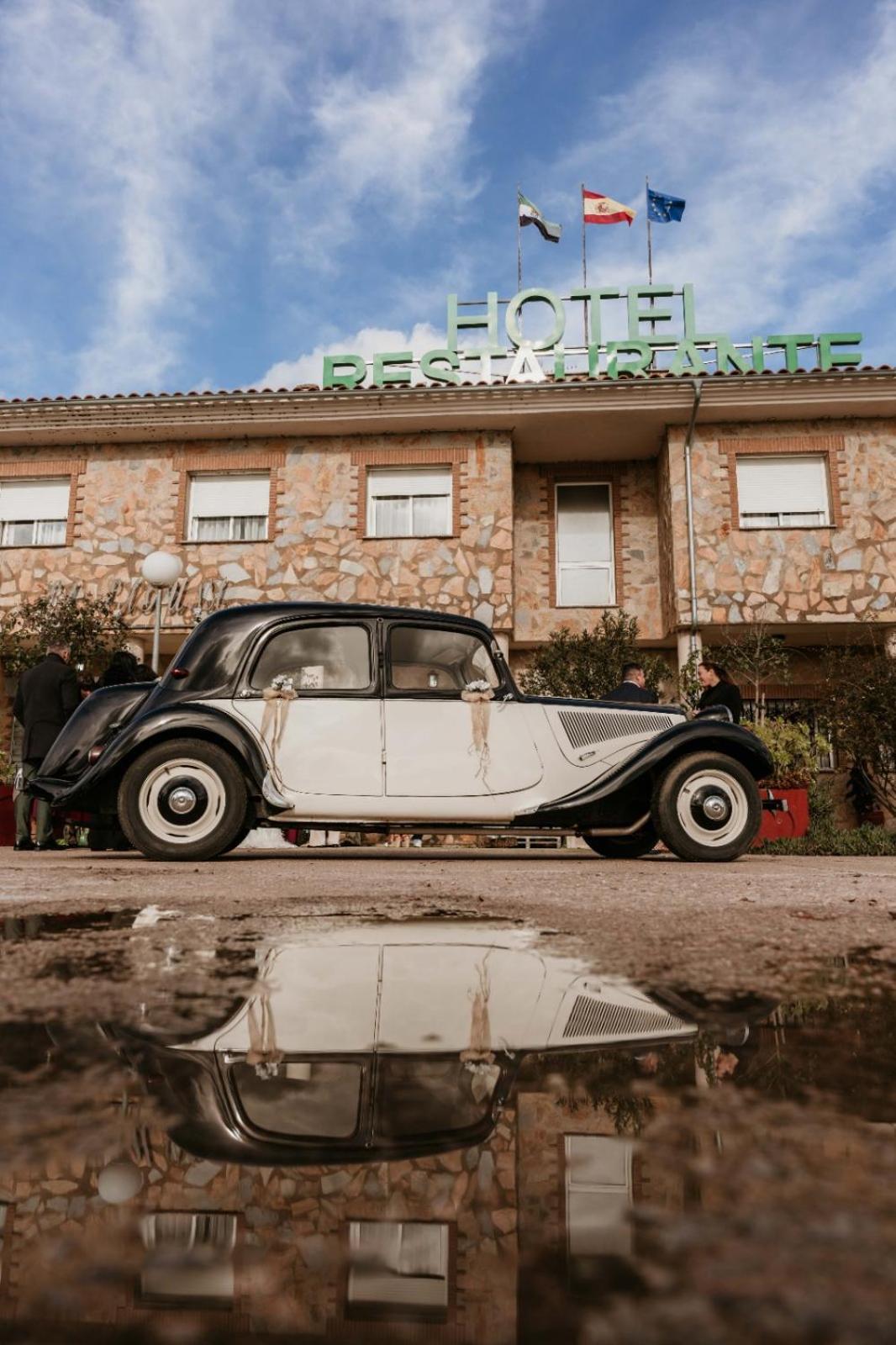Hotel Restaurante Sostenible La Laguna Brozas Luaran gambar
